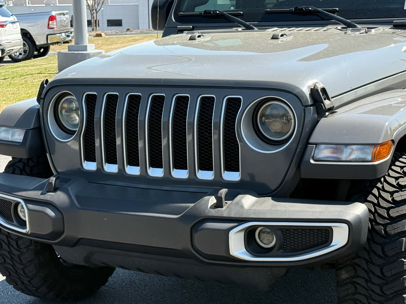 Used 2019 Jeep Wrangler Unlimited Sahara image 9