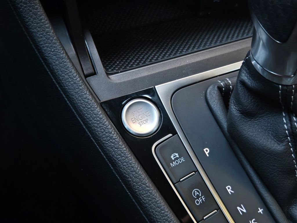 Used 2019 Volkswagen Golf R 4-Door image 21