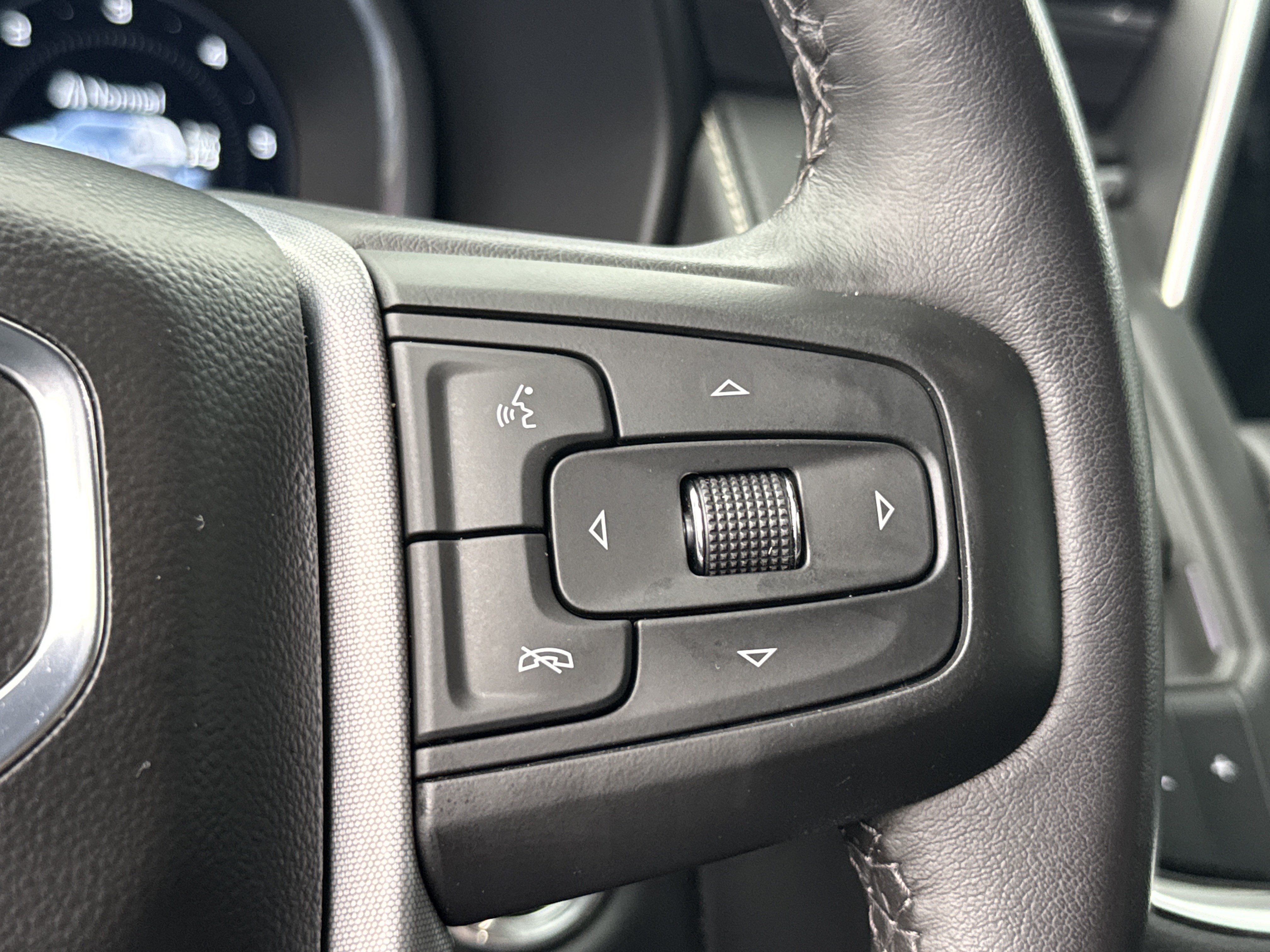 Used 2023 GMC Yukon SLT AWD/4WD image 21