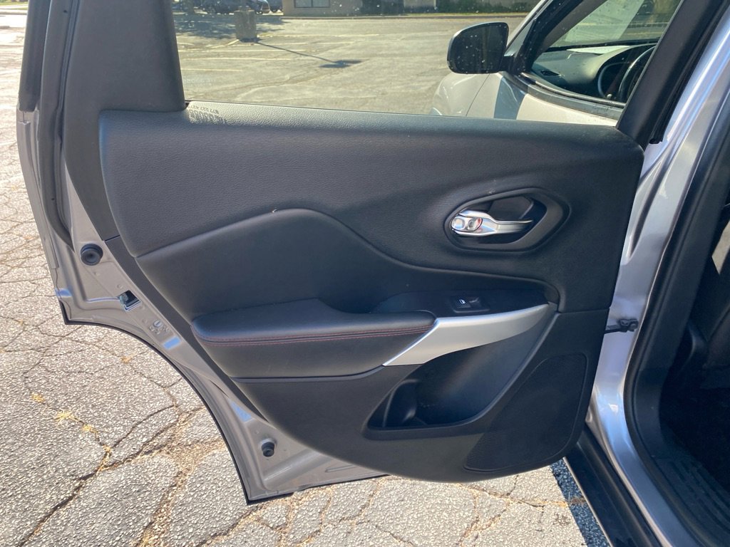 Used 2018 Jeep Cherokee Trailhawk w/ Comfort/Convenience Group image 22
