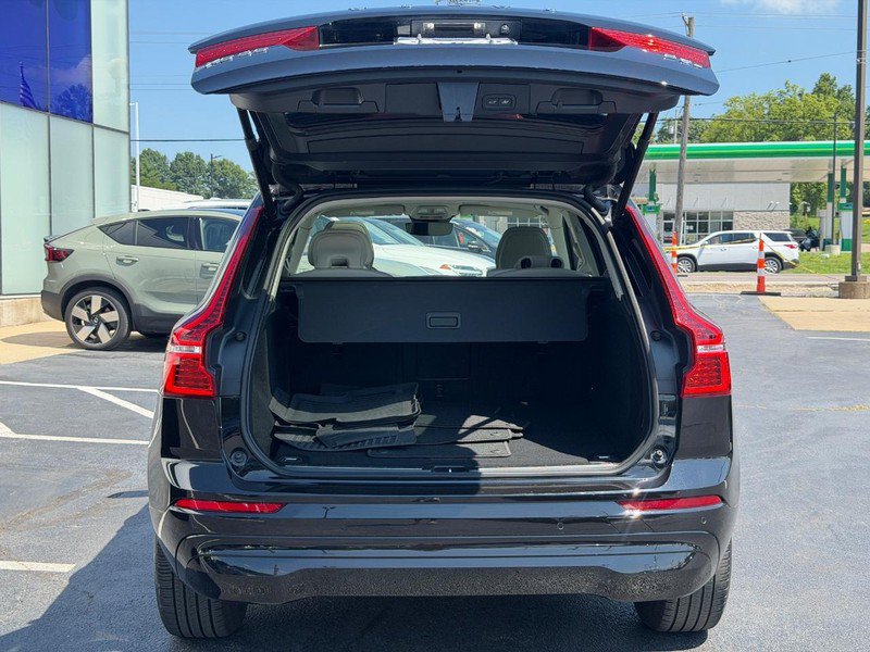 Used 2023 Volvo XC60 B5 Core AWD/4WD image 5