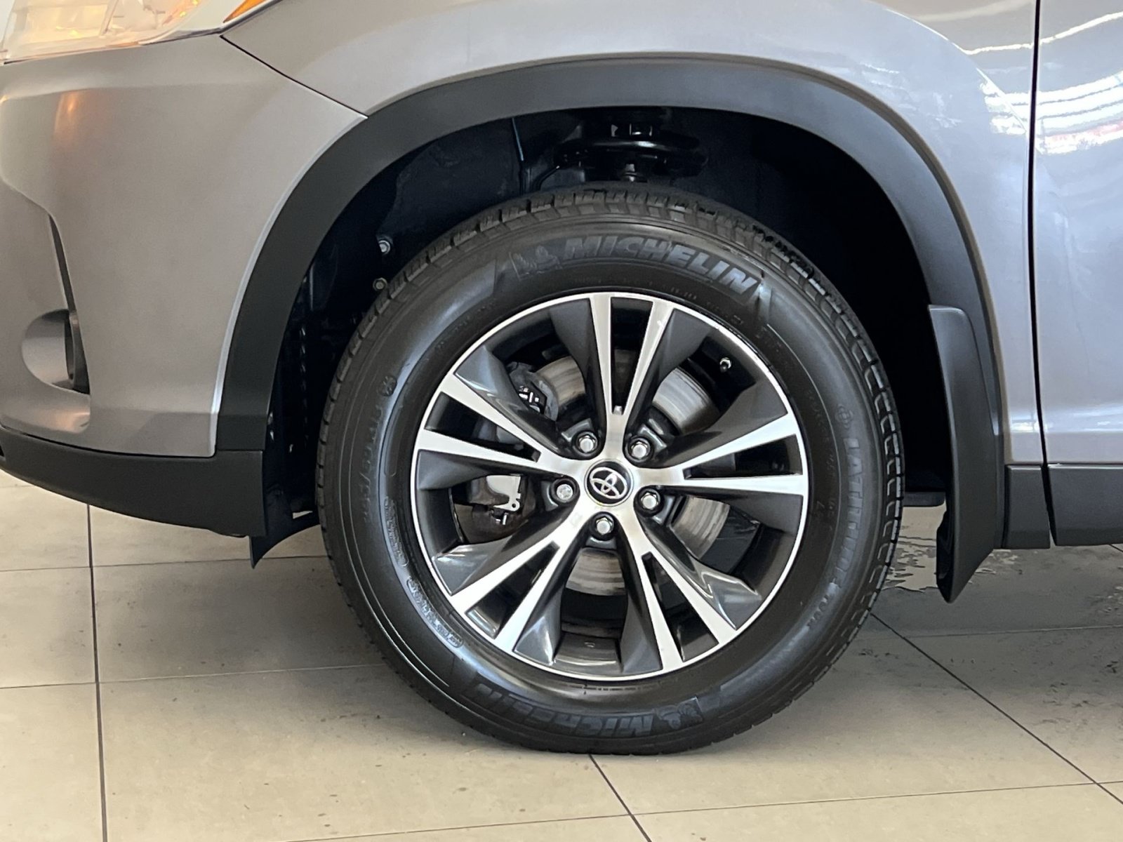 Used 2019 Toyota Highlander Plus AWD/4WD image 11
