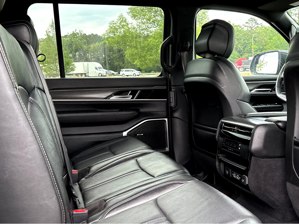 Used 2023 Jeep Wagoneer L Series II AWD/4WD image 10