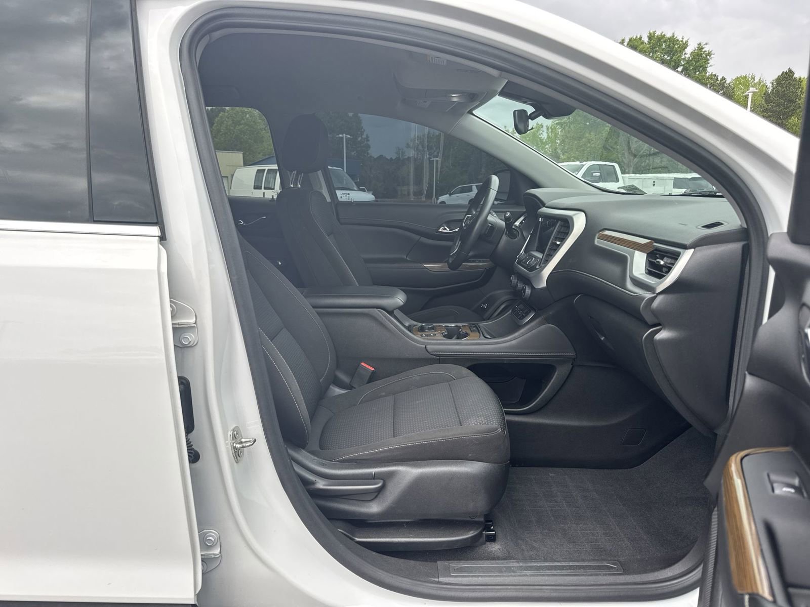 Certified 2023 GMC Acadia SLE w/ Driver Convenience Package image 32