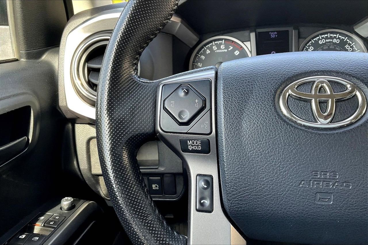 Used 2018 Toyota Tacoma SR5 AWD/4WD image 28