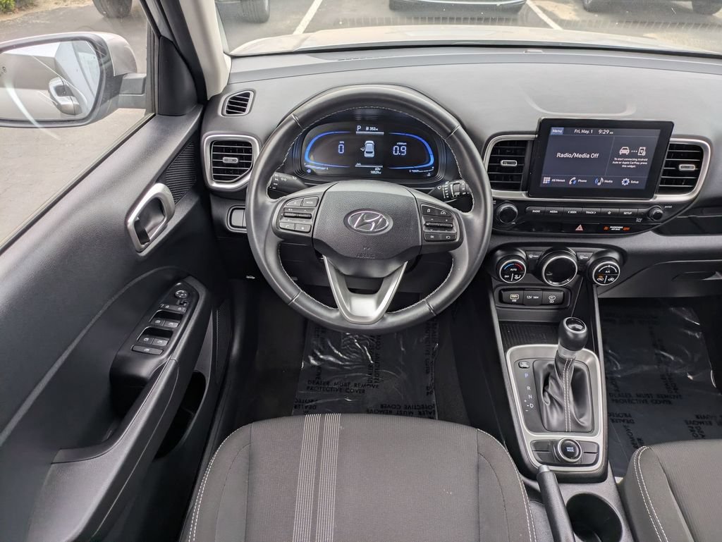 Used 2025 Hyundai Venue SEL FWD image 31
