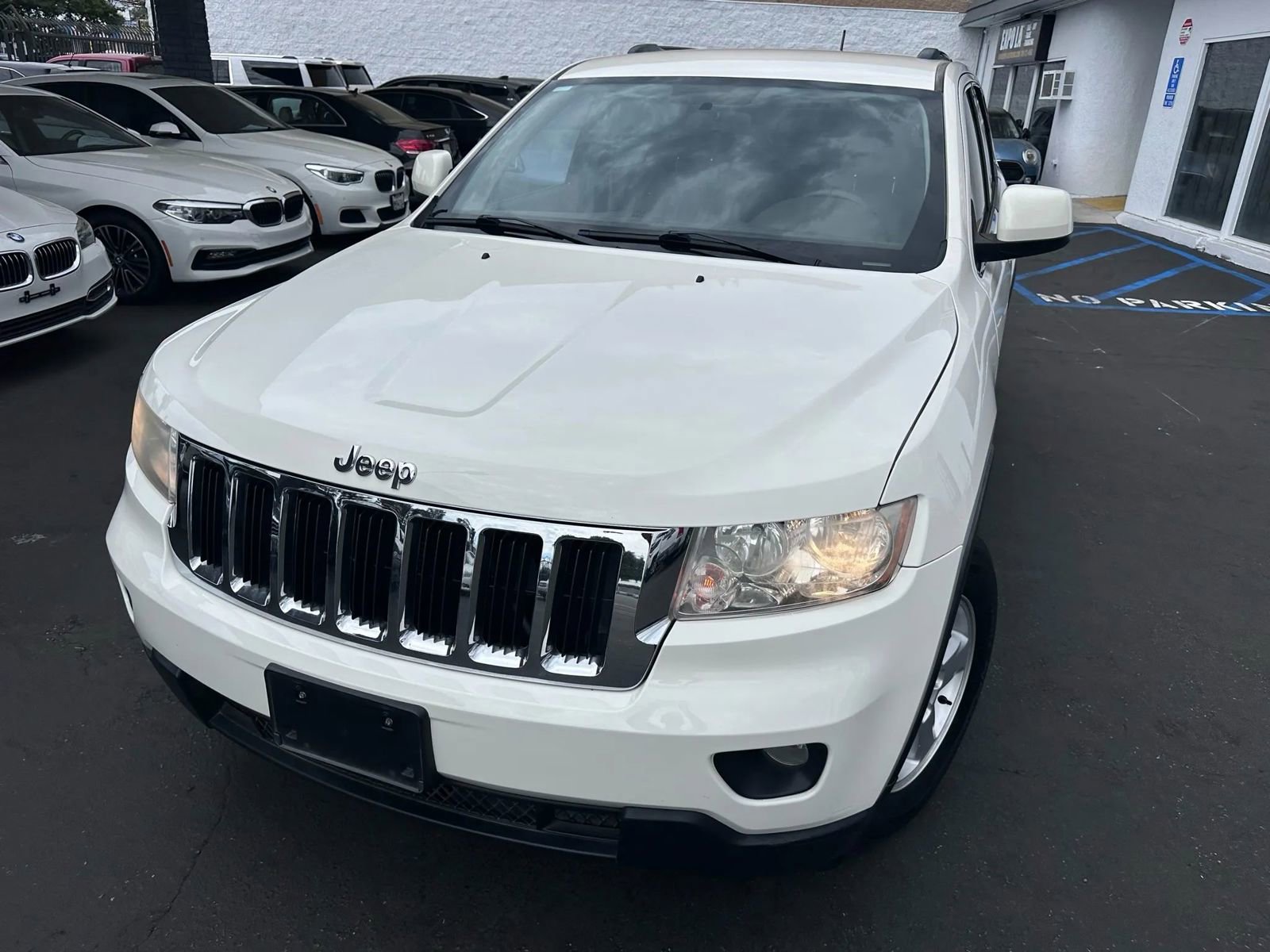 Used 2012 Jeep Grand Cherokee Laredo w/ Laredo E Group image 4