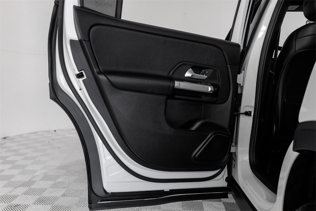 Used 2020 Mercedes-Benz GLB 250 w/ Premium Package image 48