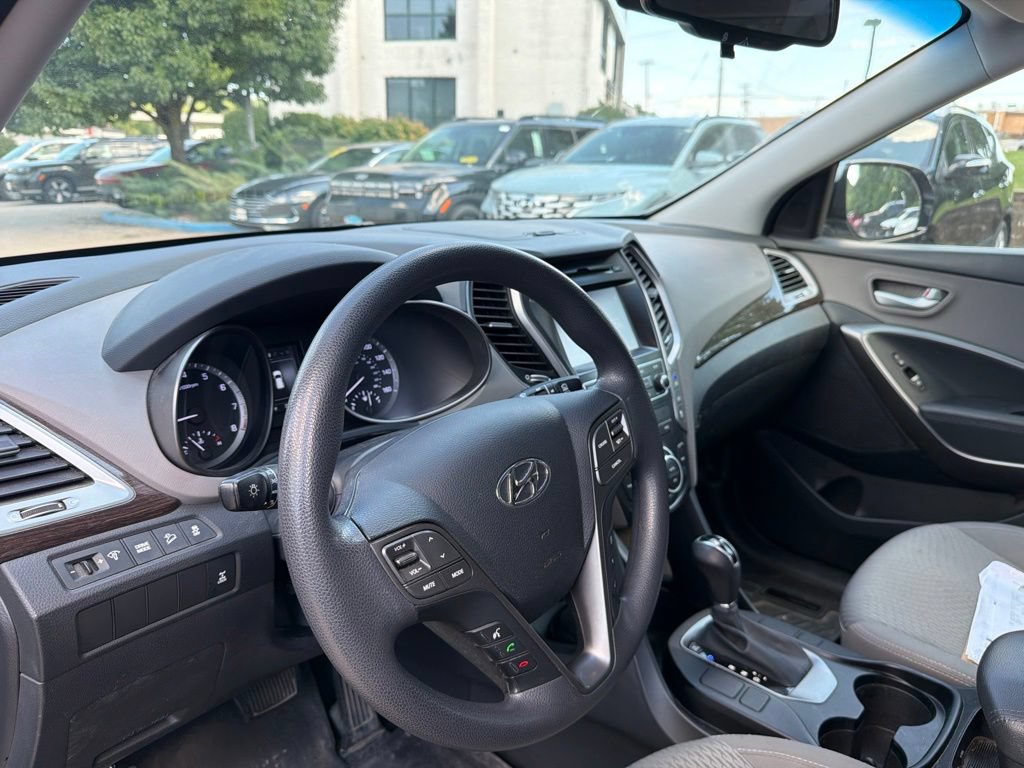 Used 2017 Hyundai Santa Fe SE w/ Cargo Package AWD/4WD image 16