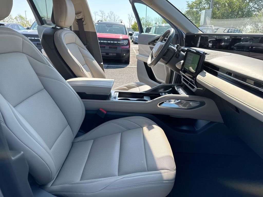 Used 2025 Lincoln Nautilus Premier AWD/4WD image 22