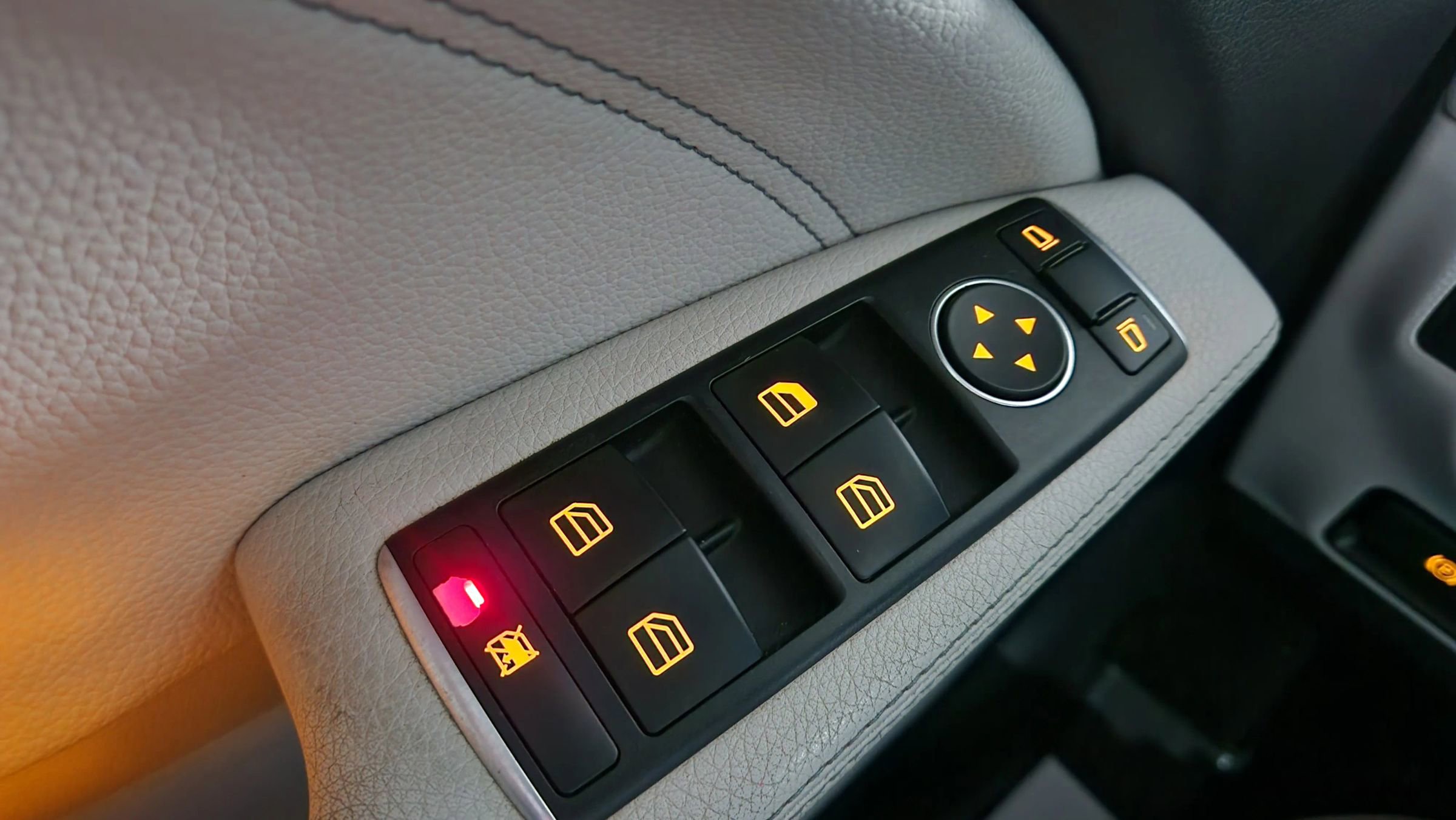 Used 2014 Mercedes-Benz CLA 250 4MATIC image 39