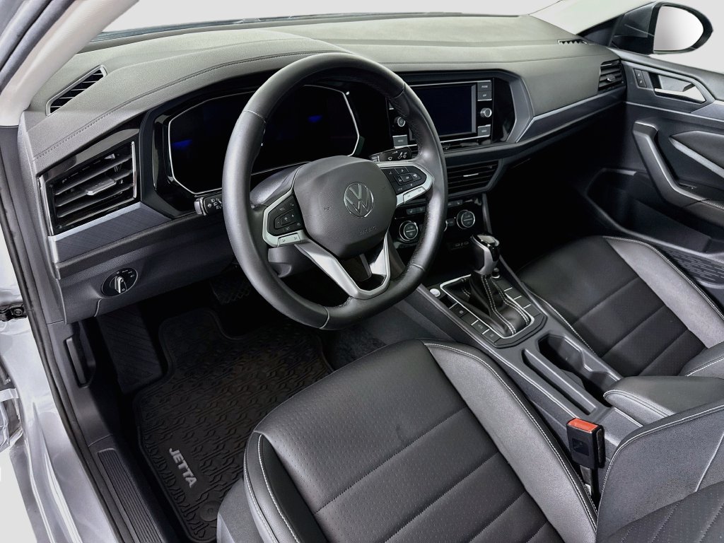 Used 2024 Volkswagen Jetta SE w/ Panoramic Sunroof Package FWD image 9
