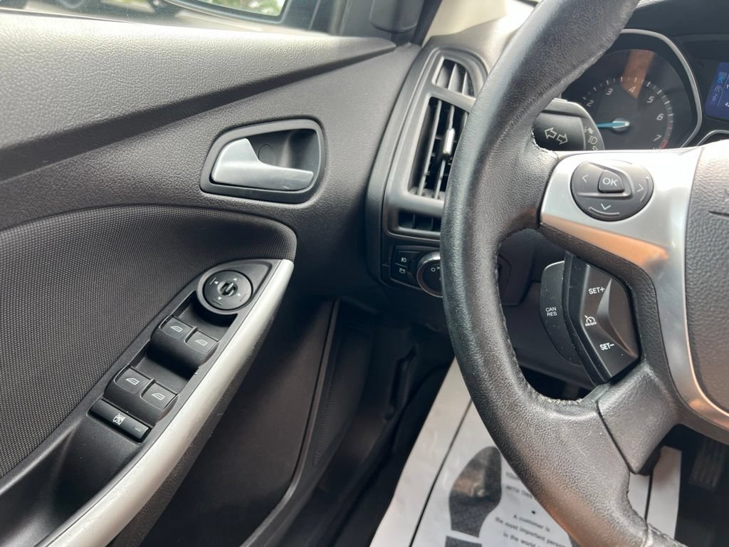 Used 2013 Ford Focus SE FWD image 19
