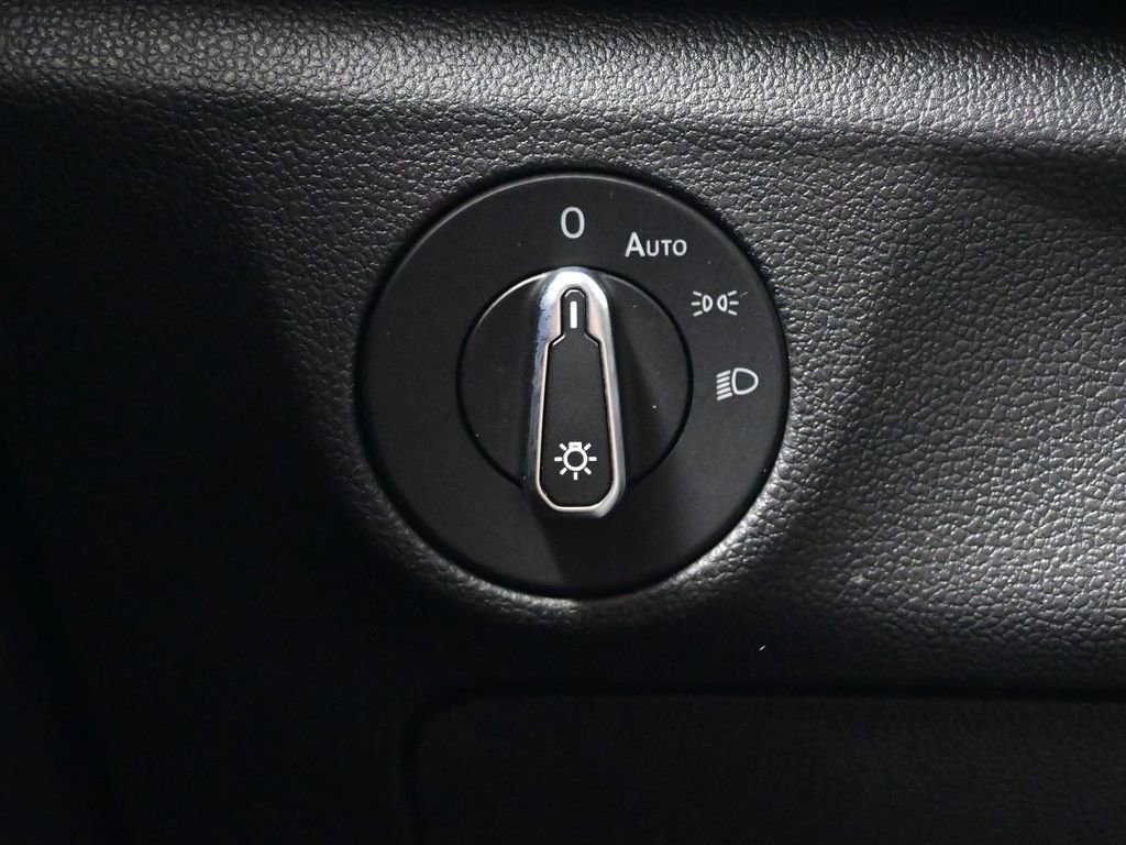 Used 2022 Volkswagen Jetta SE image 17