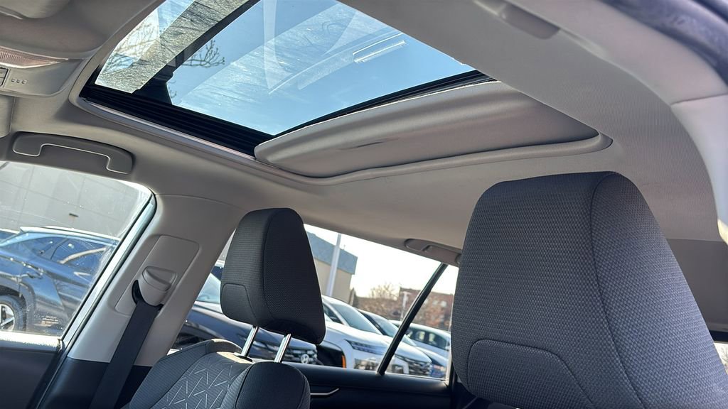 Used 2022 Toyota RAV4 XLE w/ Convenience Package image 25