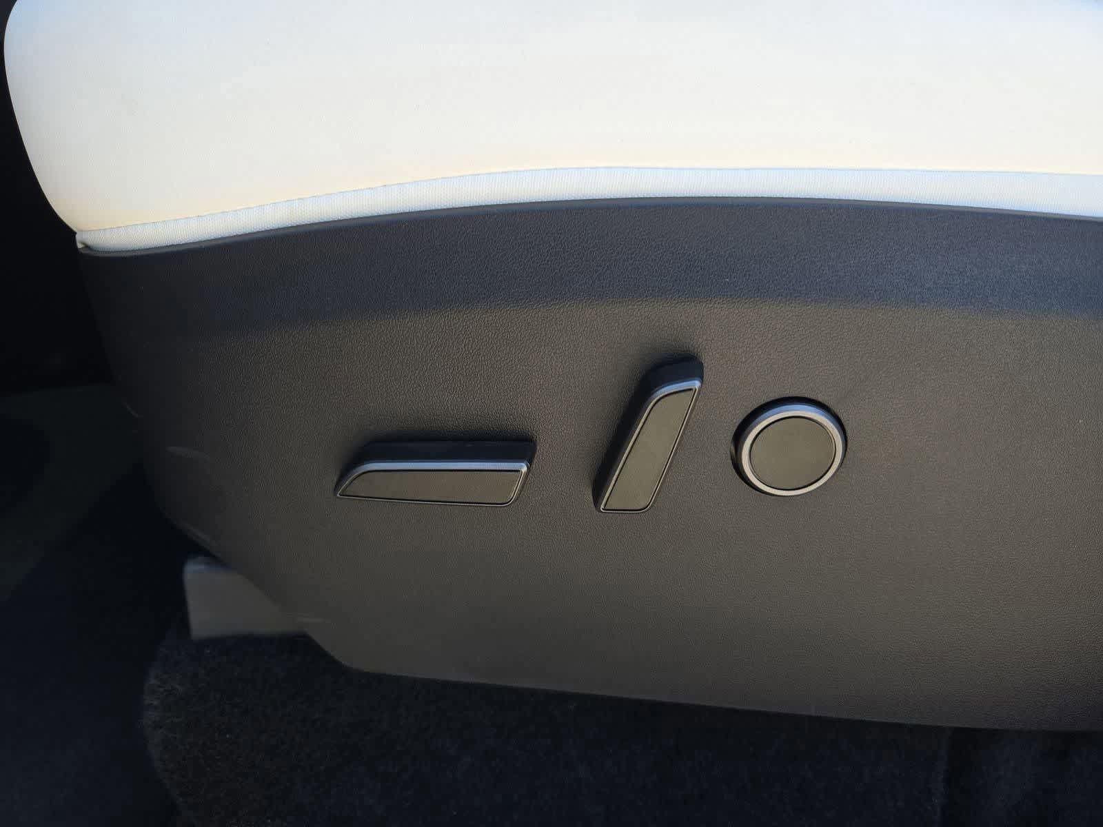 Used 2025 Tesla Model Y Long Range AWD/4WD image 15