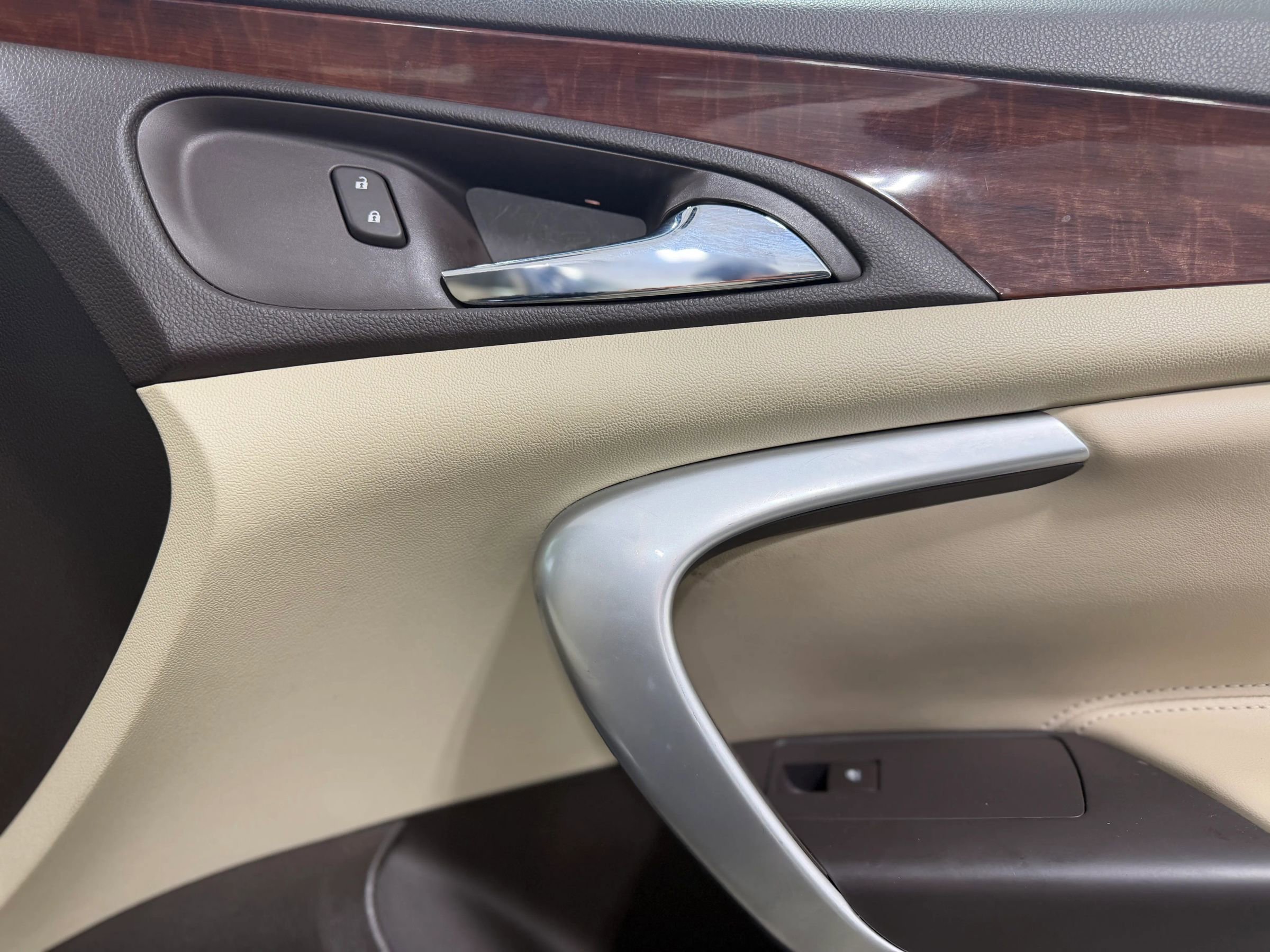 Used 2015 Buick Regal FWD image 25
