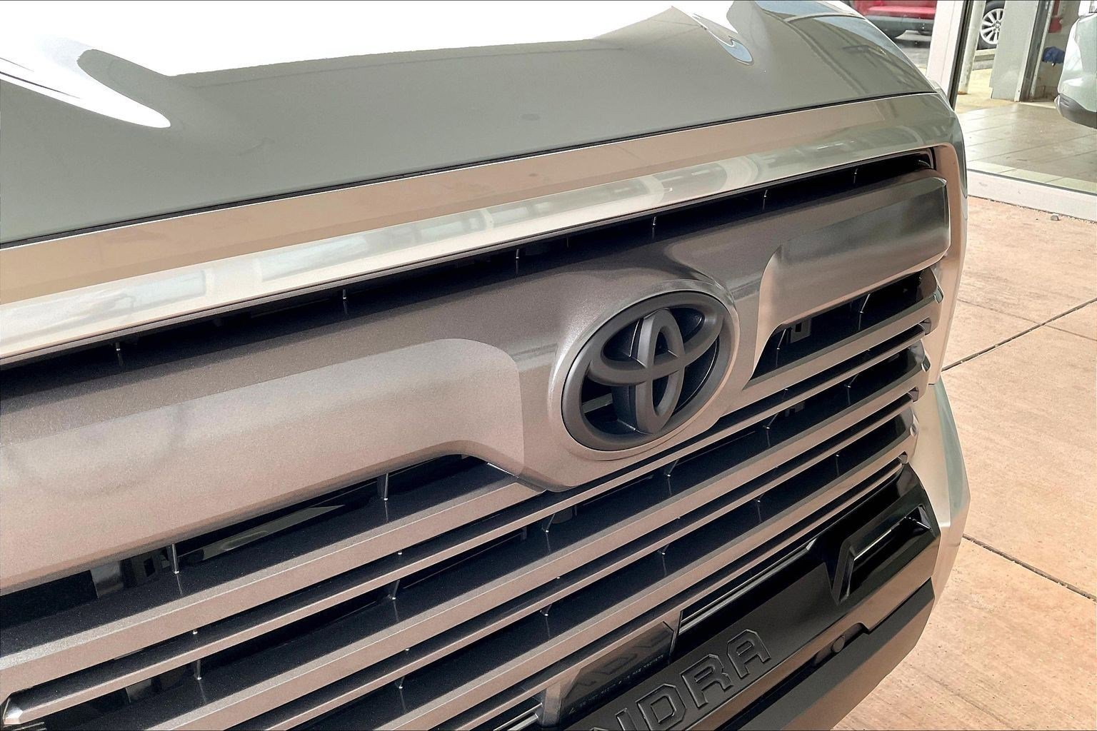 Used 2025 Toyota Tundra Limited AWD/4WD image 32