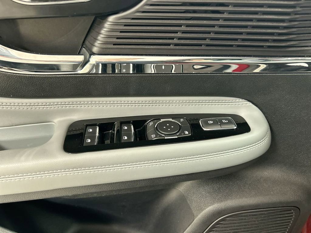 Used 2022 Lincoln Corsair Standard w/ Equipment Group 101A image 11