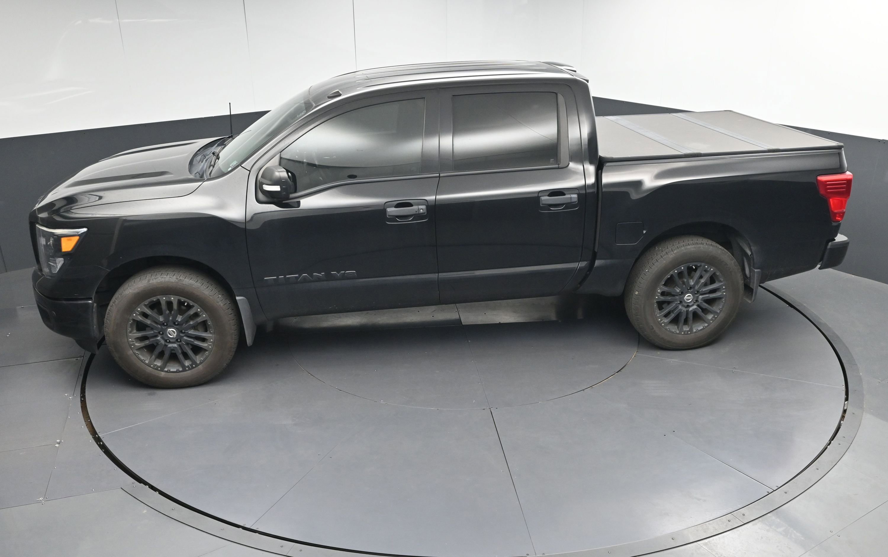 Used 2019 Nissan Titan SV w/ SV Convenience Package image 36