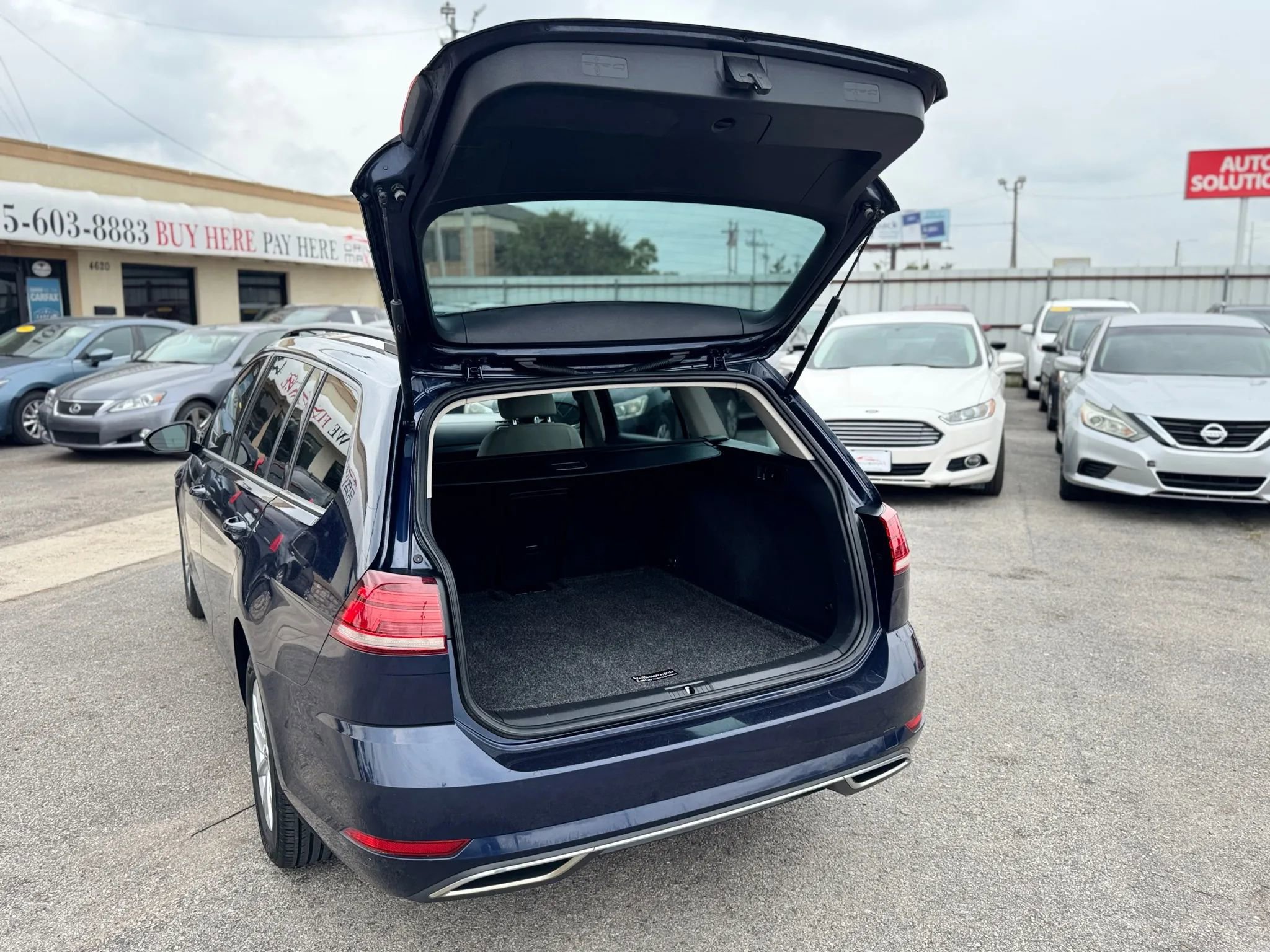 Used 2018 Volkswagen Golf S FWD image 26