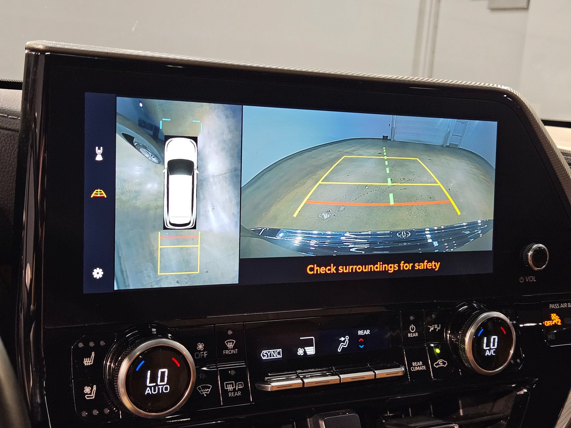 Used 2023 Toyota Highlander Platinum FWD image 31