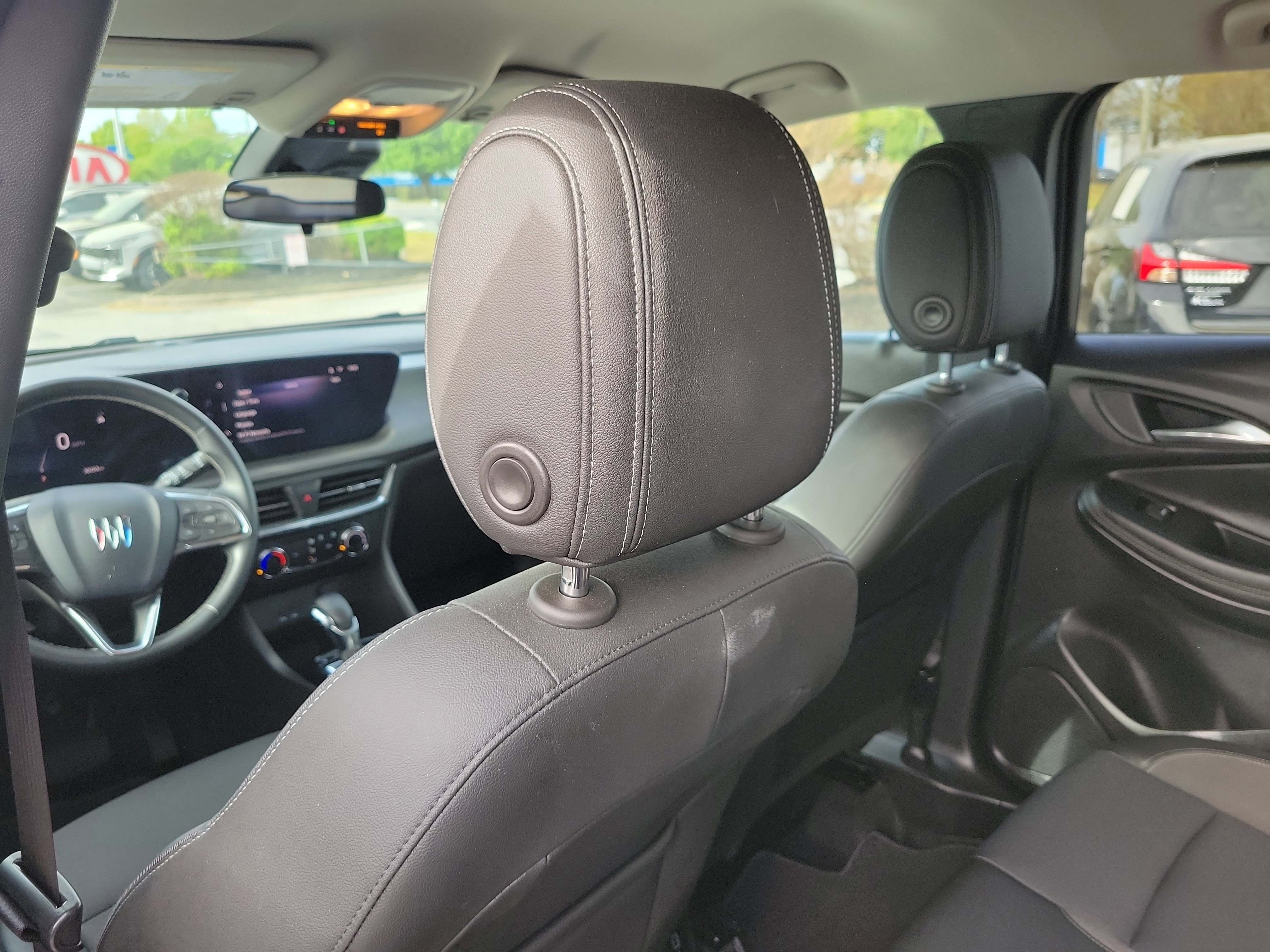 Used 2025 Buick Encore GX Preferred image 12