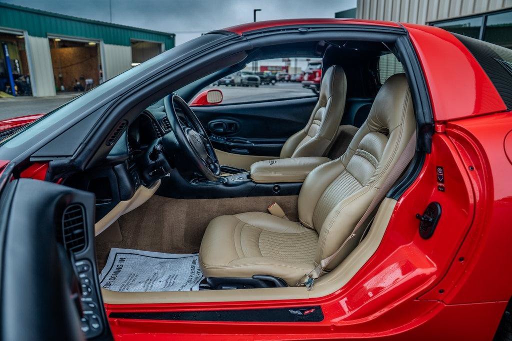 Used 2001 Chevrolet Corvette Coupe w/ Preferred Equipment Group2 RWD image 14