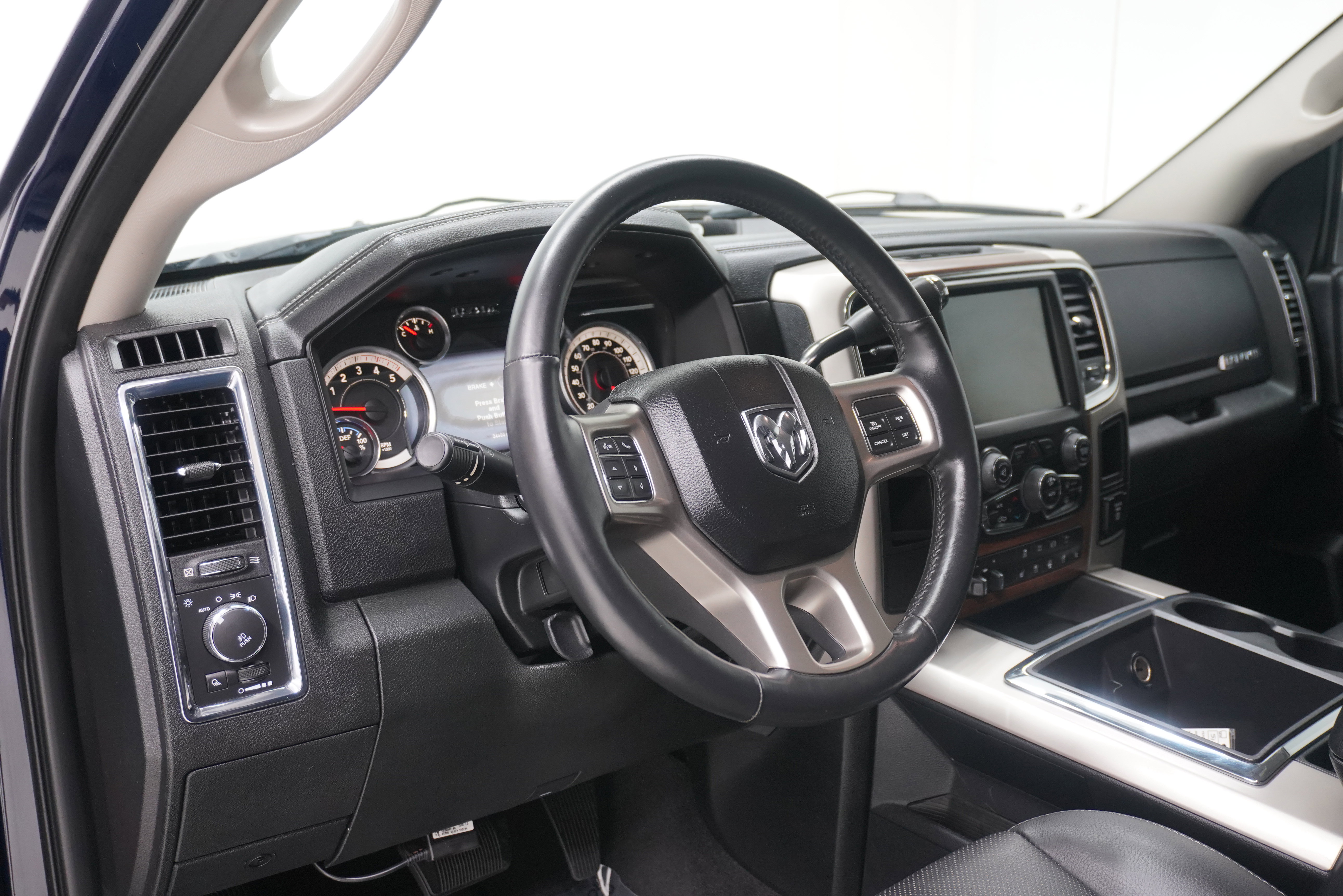 Used 2014 RAM 3500 Laramie w/ Convenience Group RWD image 7