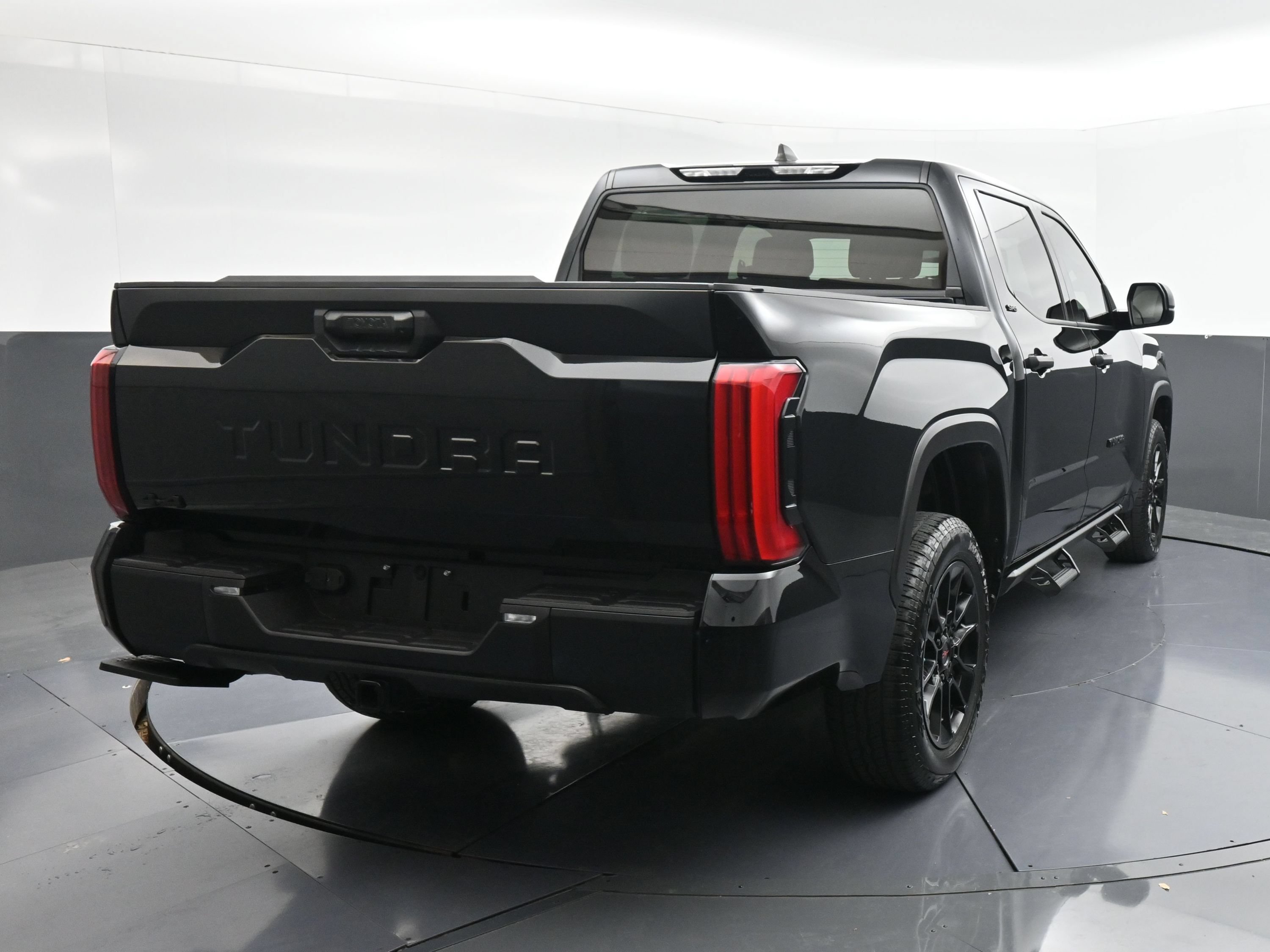 Used 2025 Toyota Tundra SR5 AWD/4WD image 8