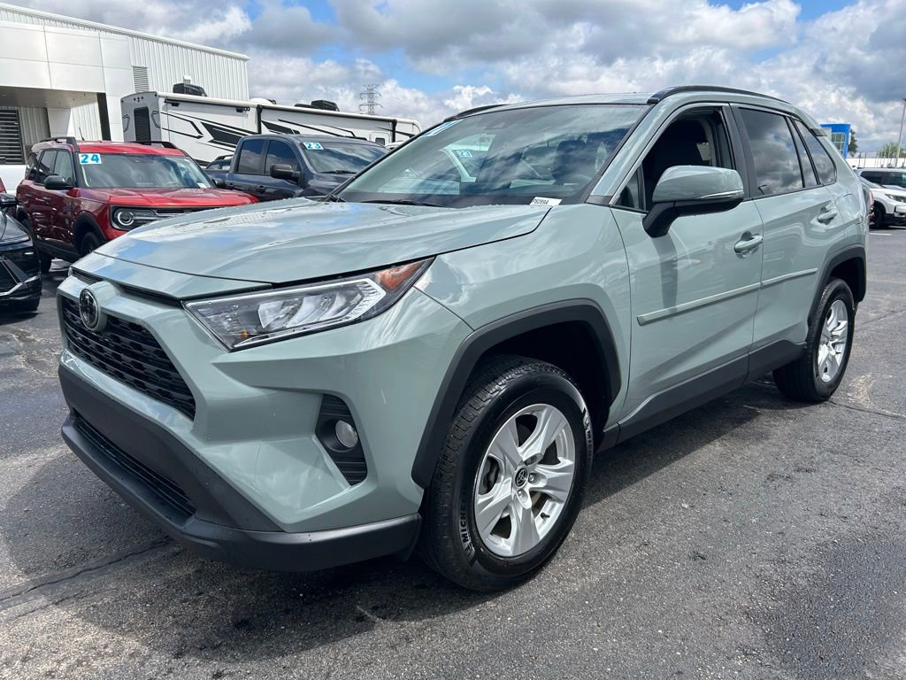 Used 2021 Toyota RAV4 XLE w/ Convenience Package AWD/4WD image 4