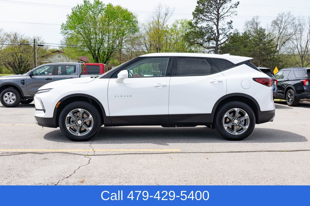 Used 2025 Chevrolet Blazer LT image 3
