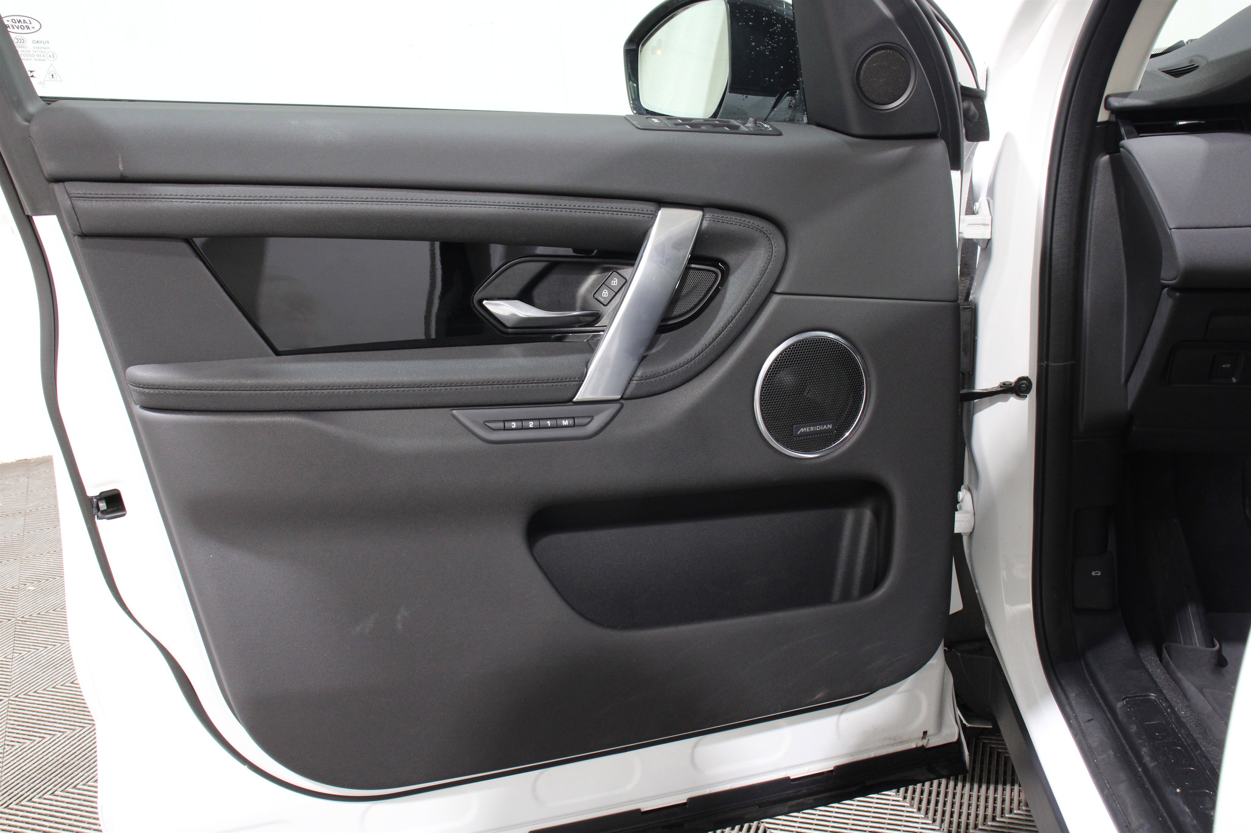 Used 2024 Land Rover Discovery Sport S image 6