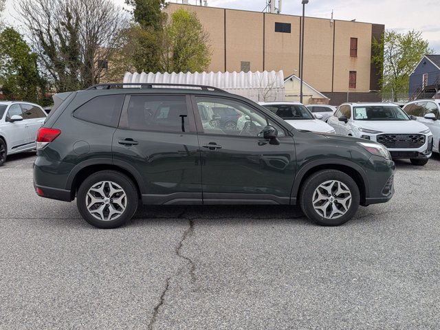 Used 2023 Subaru Forester Premium image 4