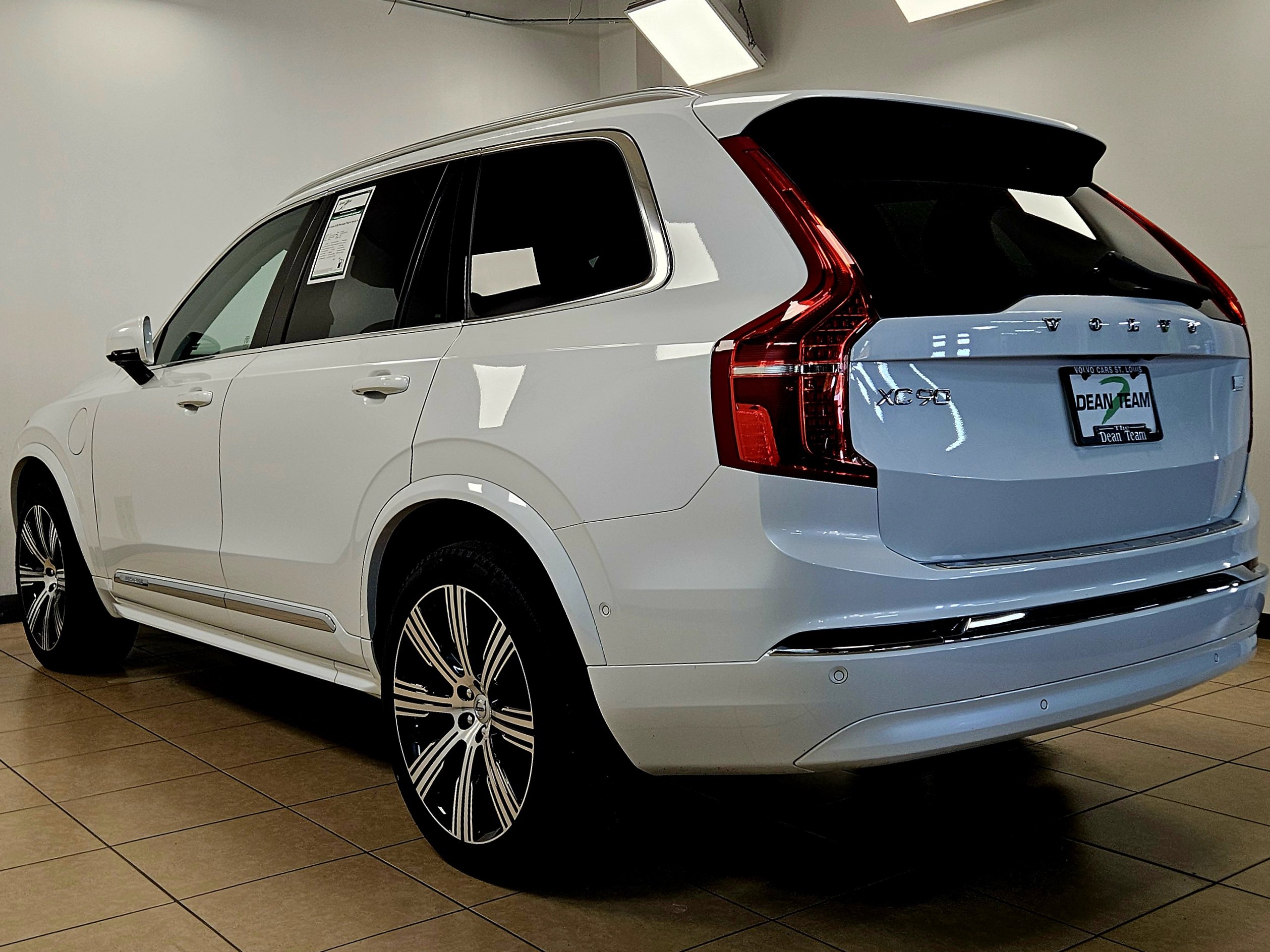 Used 2024 Volvo XC90 T8 Plus w/ Protection Package Premier image 5