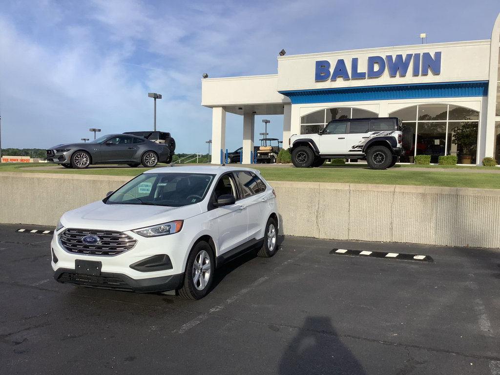 Used 2021 Ford Edge SE FWD image 3