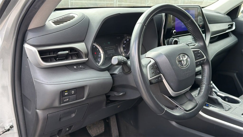 Used 2024 Toyota Highlander LE image 22