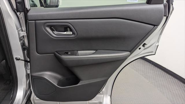Used 2024 Nissan Rogue SV image 19