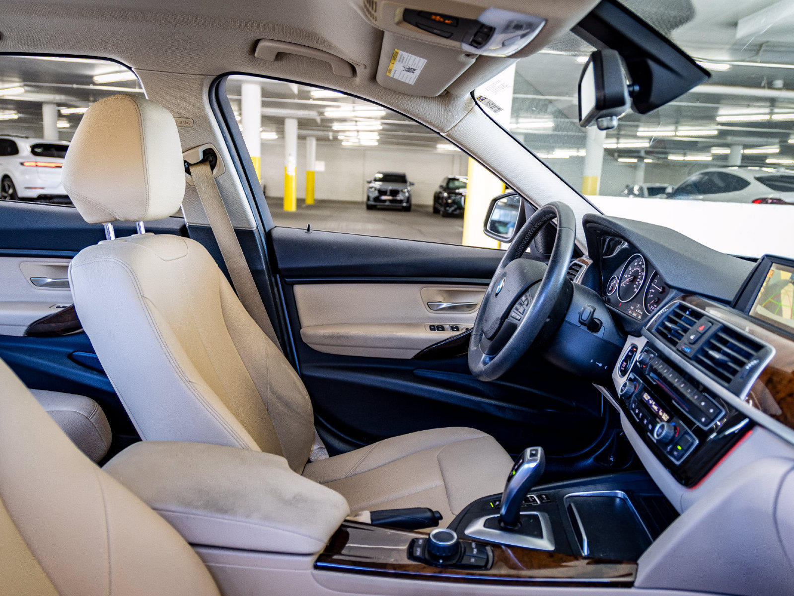 Used 2017 BMW 320i Sedan RWD image 28