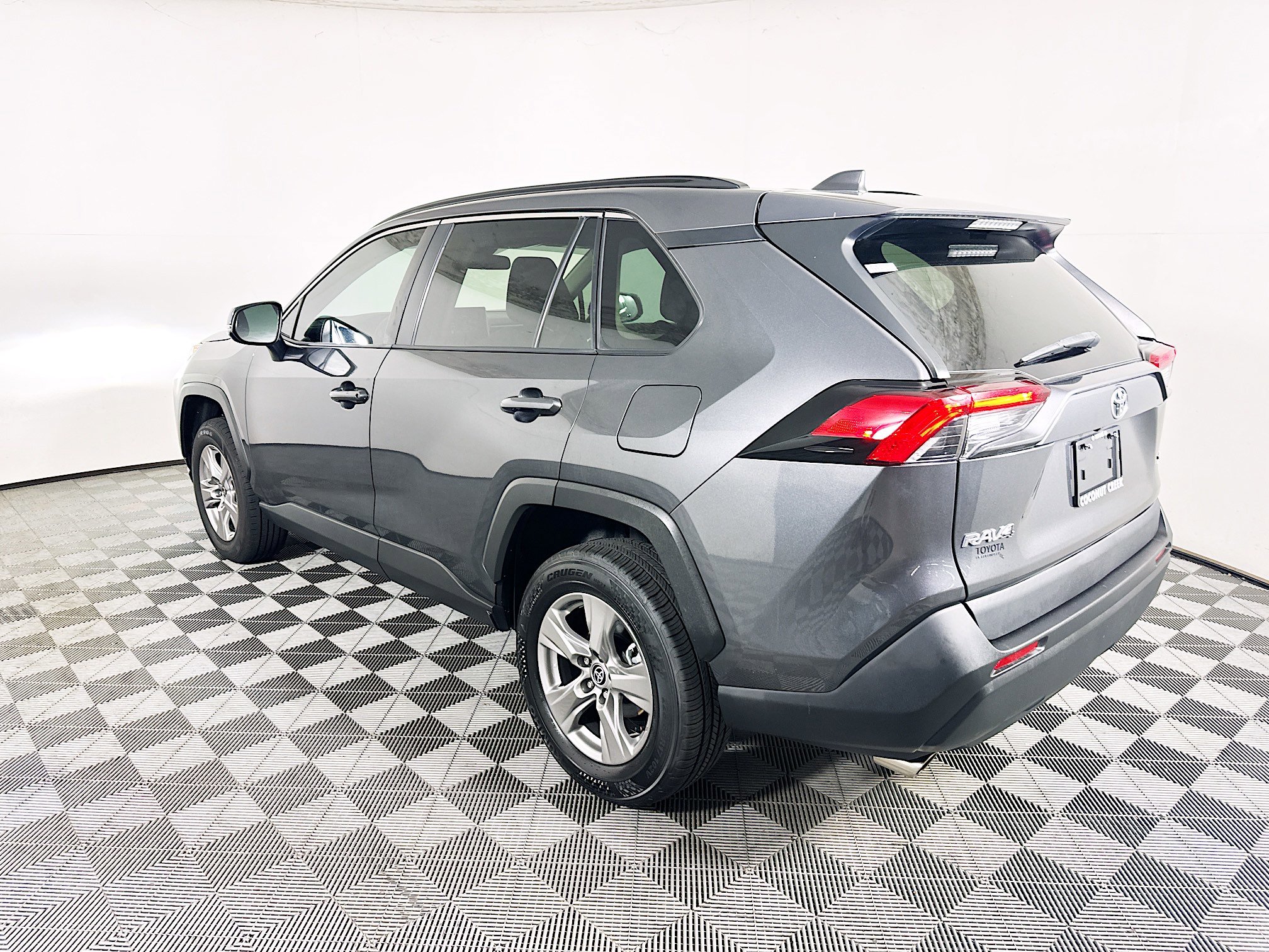 Used 2023 Toyota RAV4 XLE w/ Convenience Package FWD image 5