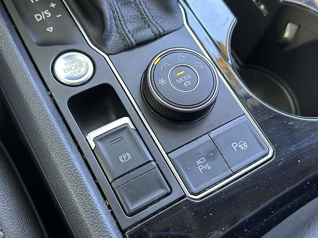 Used 2019 Volkswagen Atlas SEL Premium AWD/4WD image 32