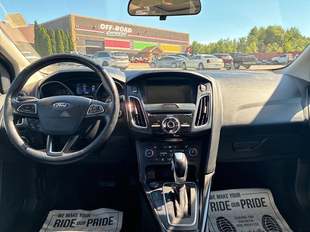 Used 2018 Ford Focus Titanium FWD image 17