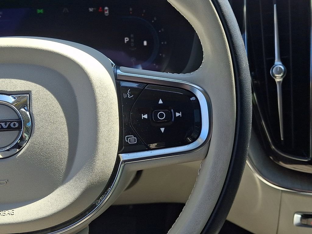 Used 2024 Volvo XC60 B5 Plus w/ Protection Package Premier image 22