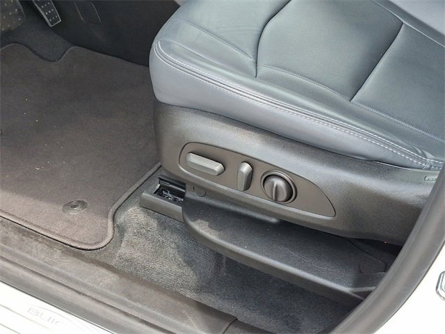 Used 2023 Buick Enclave Essence image 21