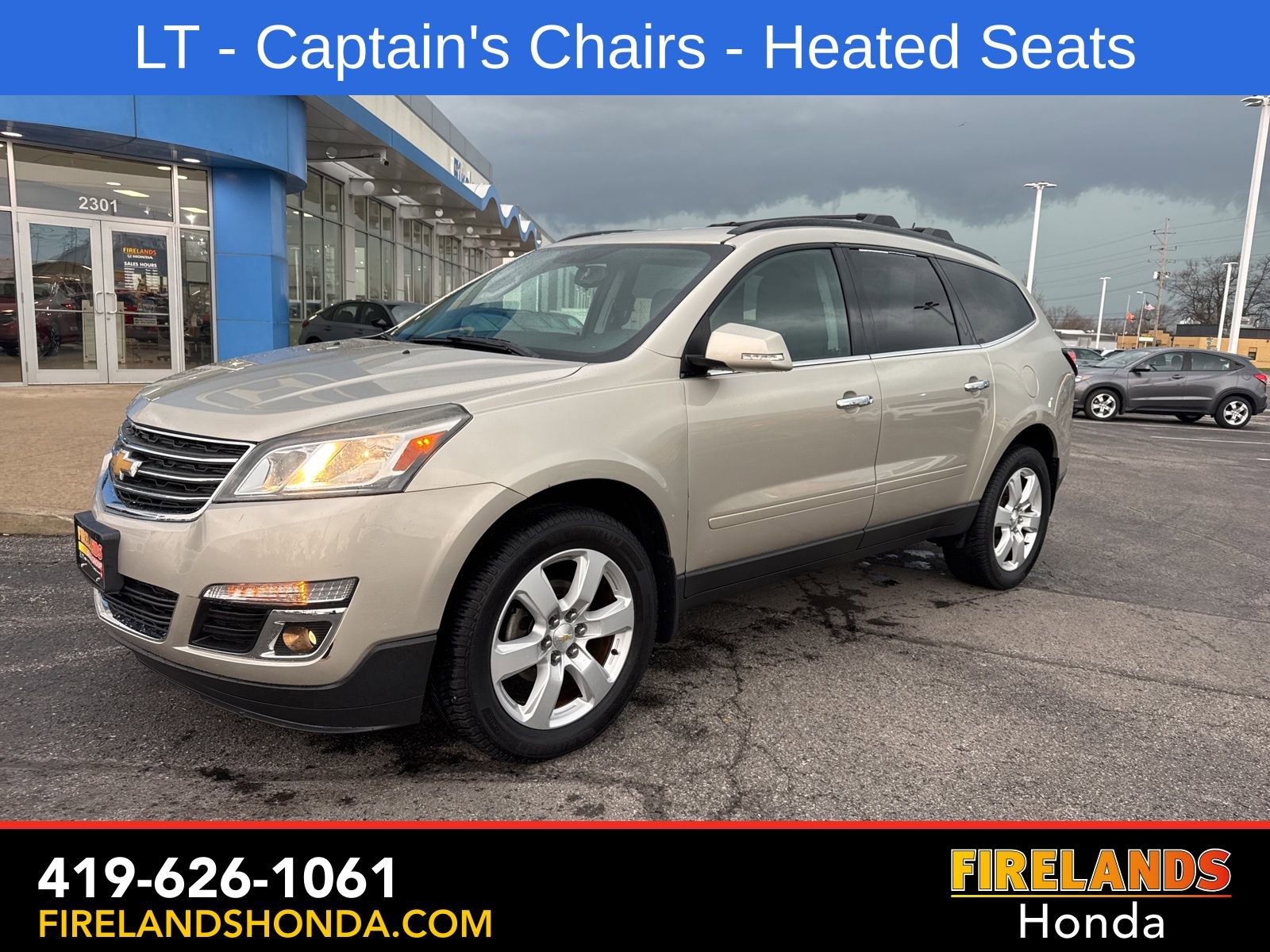 Used 2017 Chevrolet Traverse LT w/ Style and Technology Package image 2