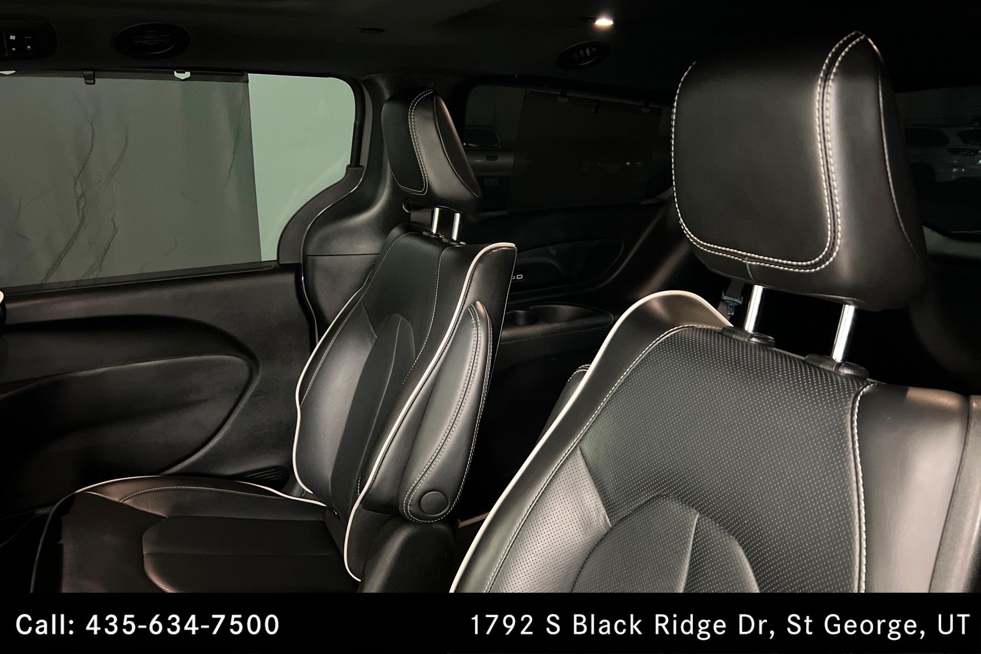 Used 2023 Chrysler Pacifica Limited w/ Uconnect Theater Family Group FWD image 19