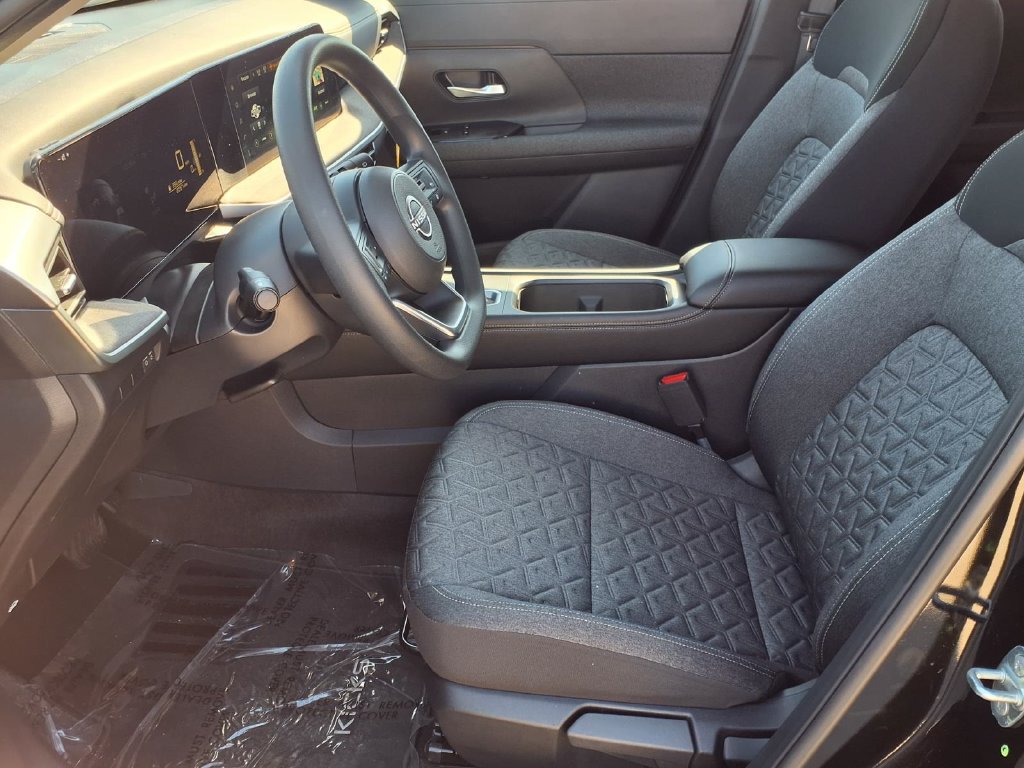 Used 2025 Nissan Kicks SV w/ Interior Electronics Package AWD/4WD image 12