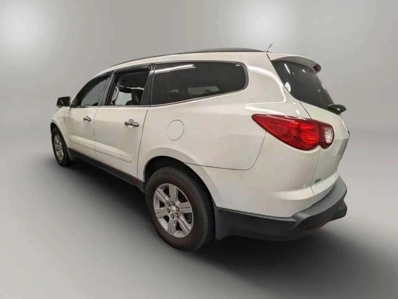 Used 2011 Chevrolet Traverse LT w/ Personal Connectivity Package image 2