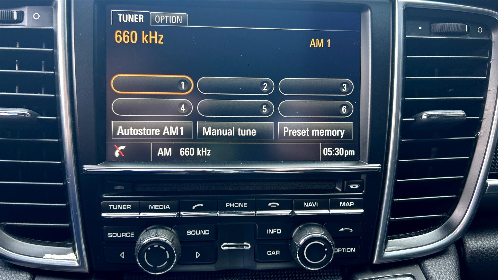 Used 2015 Porsche Panamera 4S image 16