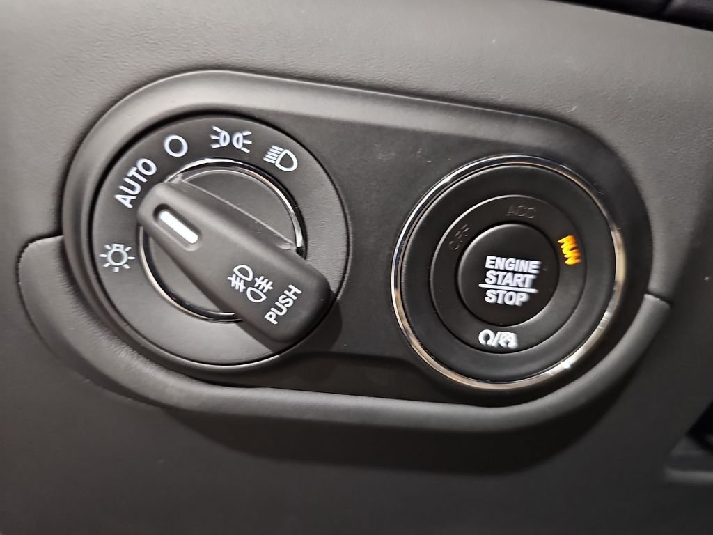 Used 2022 Maserati Levante Modena AWD/4WD image 27